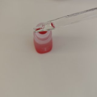 清爽无负担的雅诗兰黛红石榴鲜活营养精华...