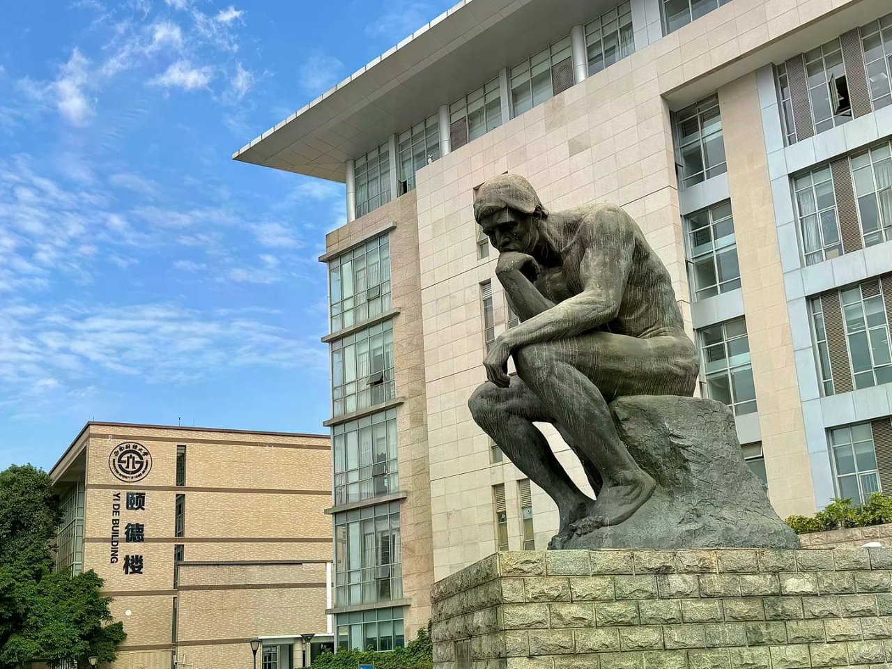 姐西财大一新生报道都是十年前的事了...