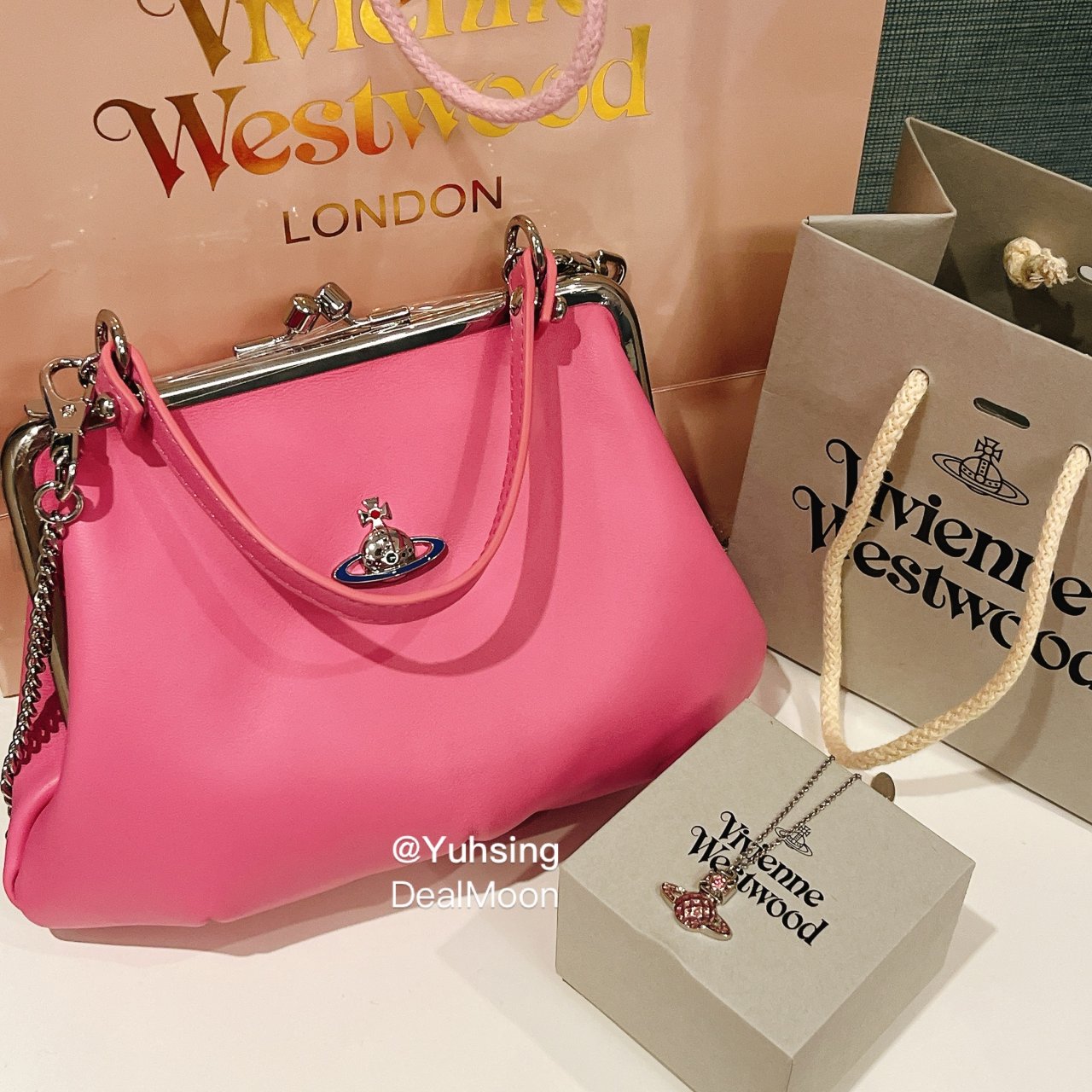 來點粉色Vivienne Westwoo...
