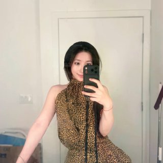 性价比超高貌美露背豹纹短裙试穿...