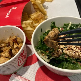 Chick-fil-A的烤鸡肉🥗Kale...