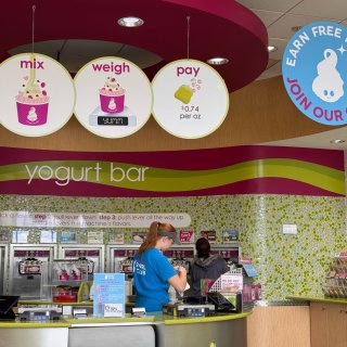 Menchie's Frozen Yog...