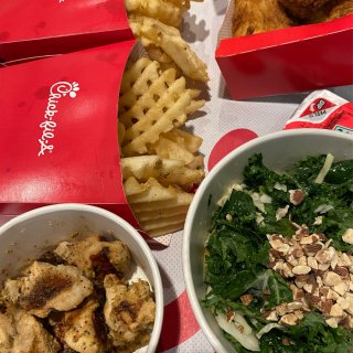 Chick-fil-A的烤鸡肉🥗Kale...