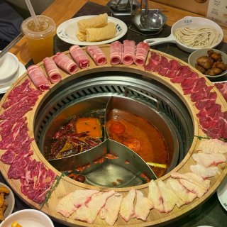 伦敦大龙燚自助｜被炸鸡块和小酥肉香迷糊了...