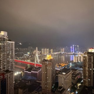 重庆👀准一线的天际线🐼熊猫看了...
