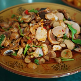 云南吃野生菌，亲眼目睹救护车上门拉人……...