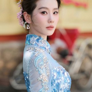 刘诗诗灵感穿搭｜旗袍配绒花，就是顶呱呱...