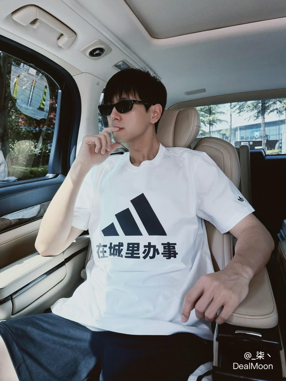 穿阿迪辦大事！李現美加墨世界盃開球，真球...