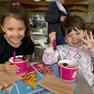 Menchie's Frozen Yog...