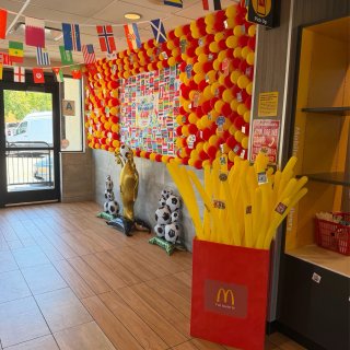 今天去麦当劳直接被“世界杯模式”包围了⚽...