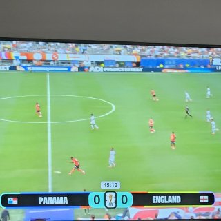 英格兰 vs 巴拿马 2：0...