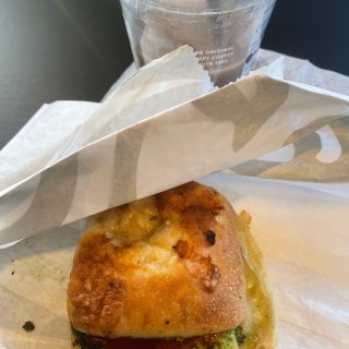 星巴克推送了减$2胖子可用在早中餐或点心...