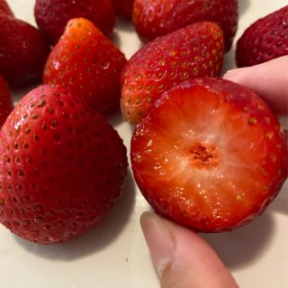 新鲜的草莓🍓甜甜的大自然🍃的味道...