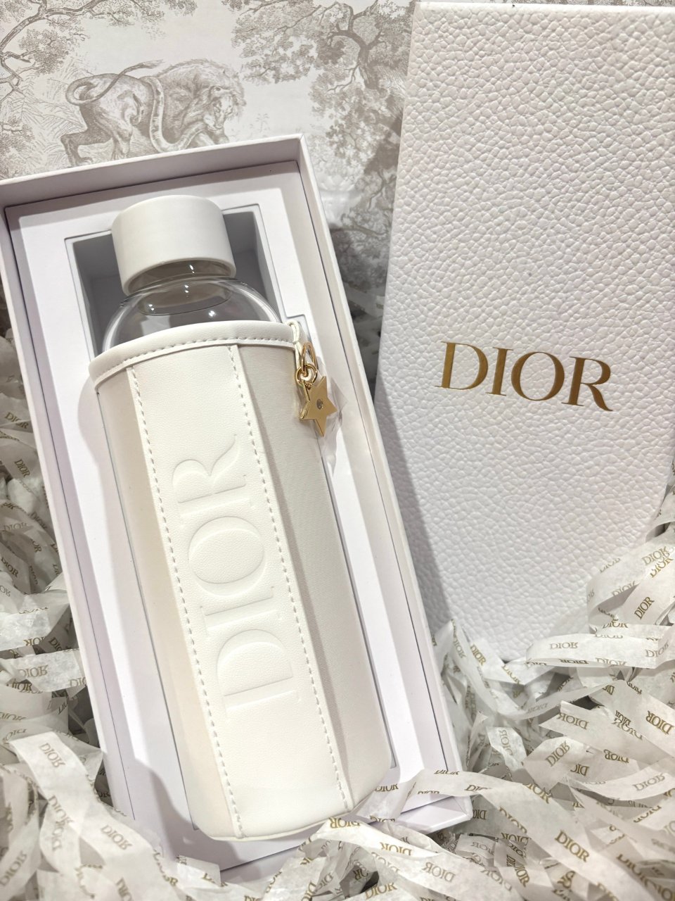 Dior最新水瓶礼赠...