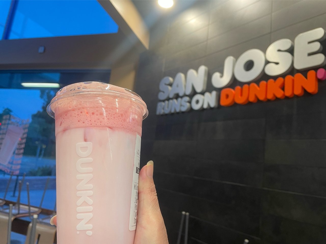 Dunkin' 的$3 冰乐饮料。...