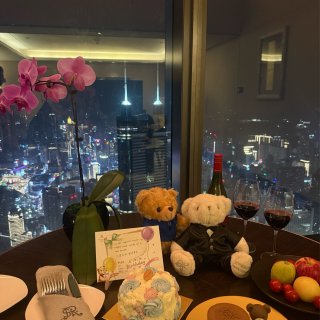 在全球最高瑞吉，欣赏夜景🌃邂逅日出🌅...