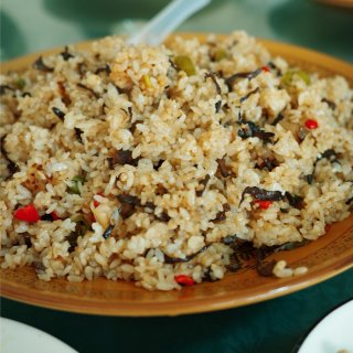 云南吃野生菌，亲眼目睹救护车上门拉人……...