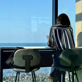 🇰🇷济州岛｜一家可以接住飞机的咖啡店✈️...