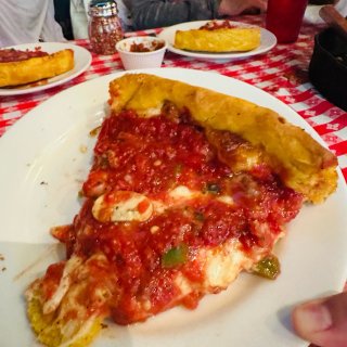 芝加哥老字号Gino‘s east -深...