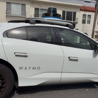 今天第一次坐无人驾驶汽车...