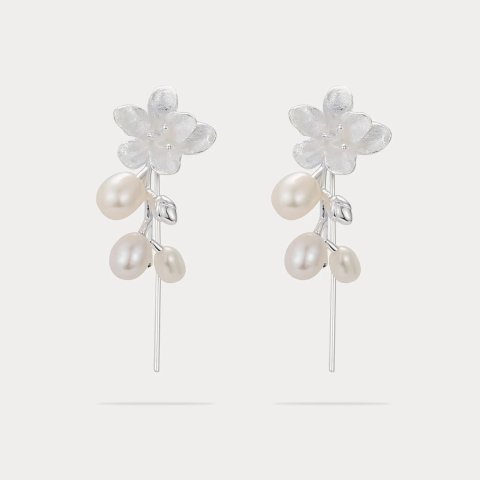 Selenichast Freesia 珍珠银耳环
