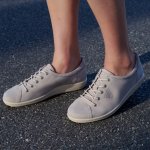 ECCO 鞋履特价👟封面款软底小白鞋$91
