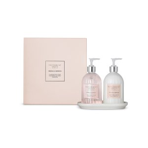 Moss St Fragrances 小苍兰莓果护手套装