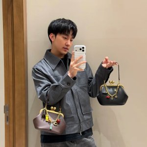 Coach黑色款！Coach Kisslock 16 皮质手袋
