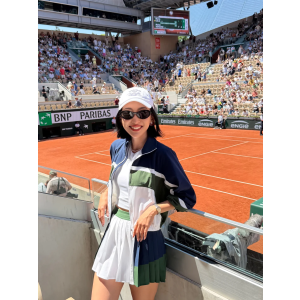 lululemon图片来自于小红书@DeeenaM，版权属于原作者Court Champ 女士防紫外线夹克