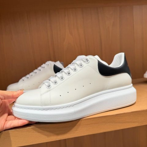 MCQUEEN 皮革运动鞋