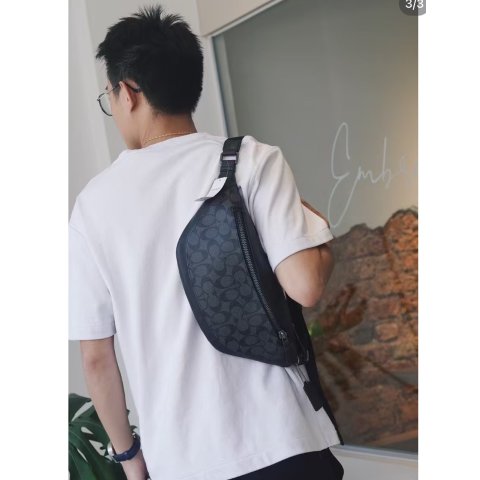 Coach小牛皮，松弛感有了斜挎包
