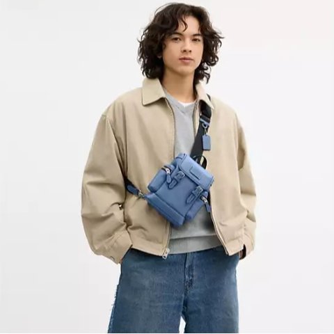 Coach3折 小牛皮+磁吸卡扣 之前$139Sprint Sling Pack 单肩包