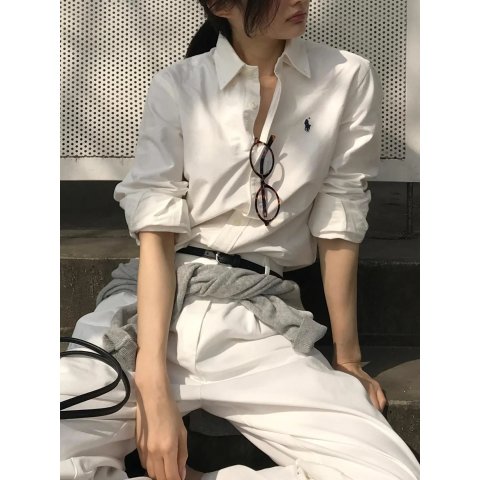 小马白衬衫