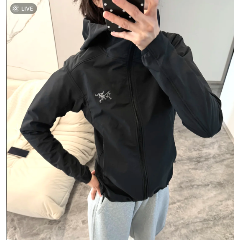 GAMMA 轻量连帽夹克 