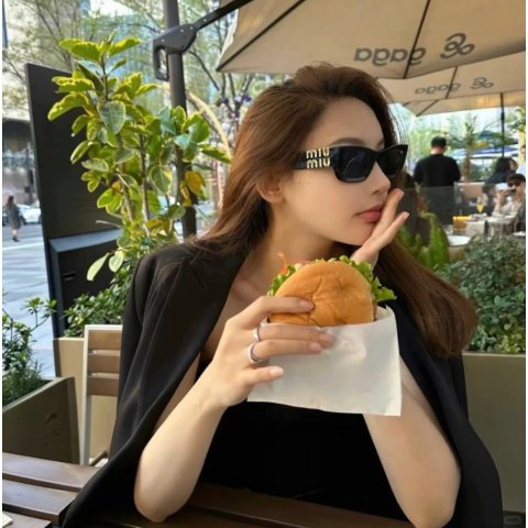 Miu Miu EyewearMiu Miu 太阳镜 矩形框