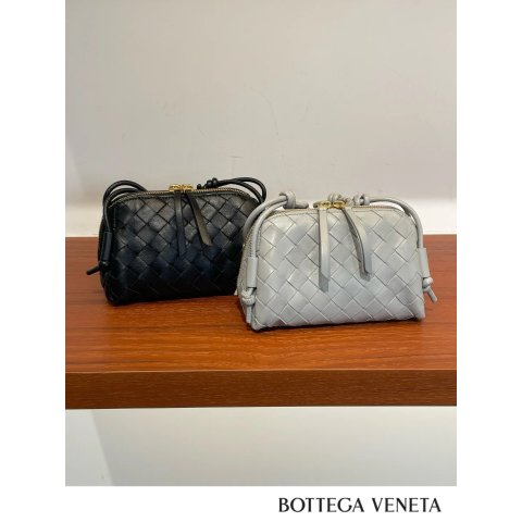 Bottega Veneta经典黑色！Concert 贝壳单肩包
