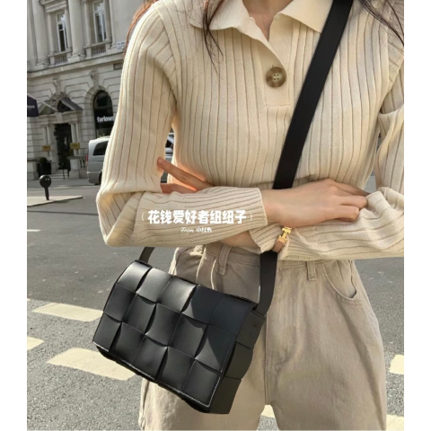 Bottega VenetaCassette 包