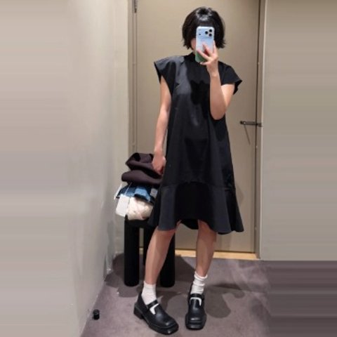 连衣裙 黑色荷叶边