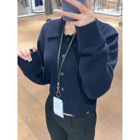 深蓝色开衫