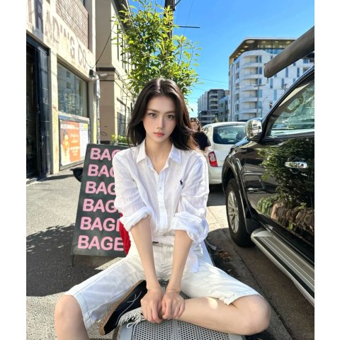 白色亚麻衬衫