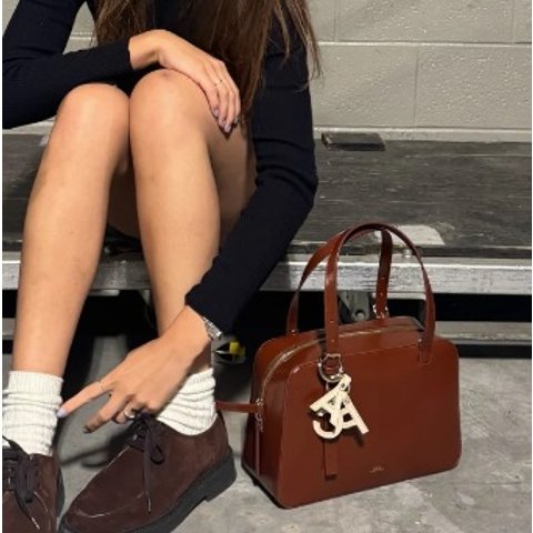 A.P.C.时尚保龄球包VIRGINIE 手提包 棕色