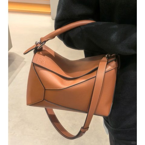 Loewe掌控秋冬的神LOEWE Puzzle Edge 皮革手袋 棕色