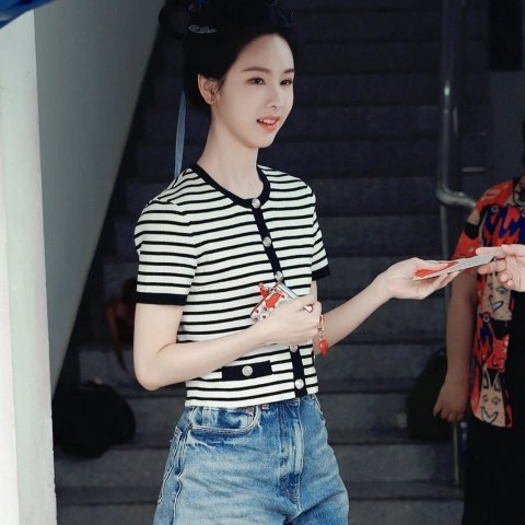 Maje陈都灵同款短款条纹短袖