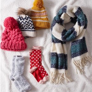 Women cold weather accessories sale @ Abercrombie & Fitch