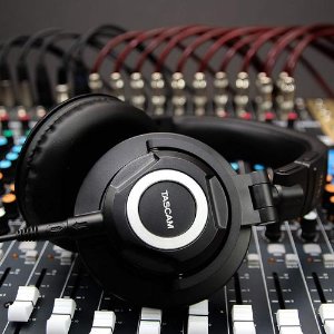 Tascam TH-07 Closed-Back High Definition Studio Monitor Headphones