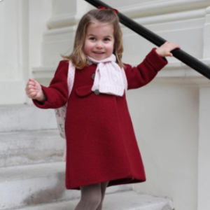 英国公主夏洛特上学行头受追捧  超萌单品引领童装届时尚潮流