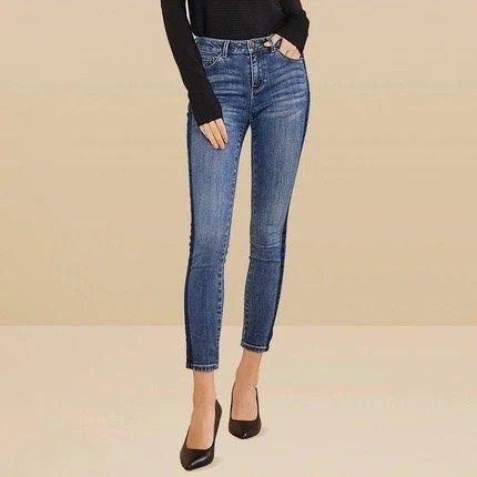 Women's Mid Rise Jean with Side Seam Detail