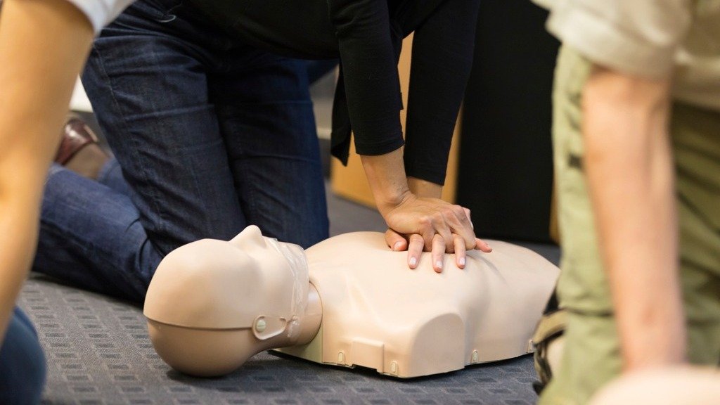 心肺复苏、人工呼吸怎么做？美国实用急救资格证CPR Certificate怎么考？