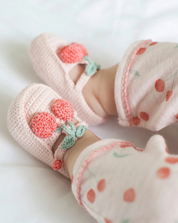 婴儿樱桃针织鞋