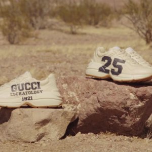 Gucci 时尚热卖 心形手链$195 Disney联名老爹鞋$695
